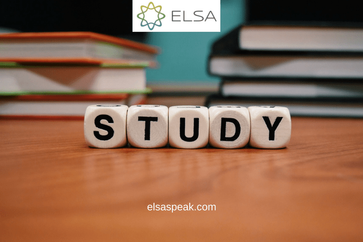 Teacher, lecturer hay tutor? Cách gọi thầy cô cực chuẩn cùng ELSA.