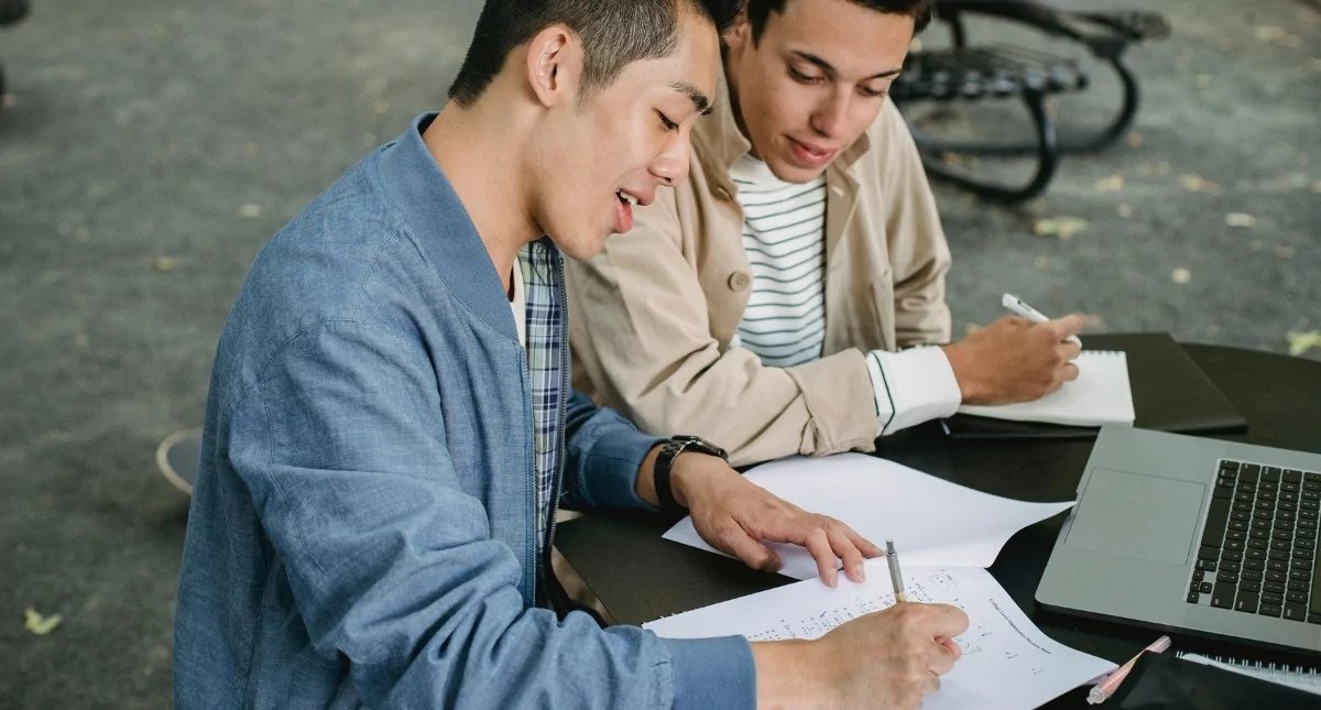 Mách bạn 5 cách luyện phát âm giọng Anh Mỹ