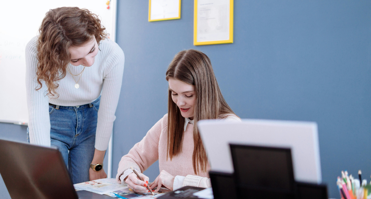 Nên học tiếng Anh giao tiếp hay IELTS? Lựa chọn đúng đắn cho người mới bắt đầu
