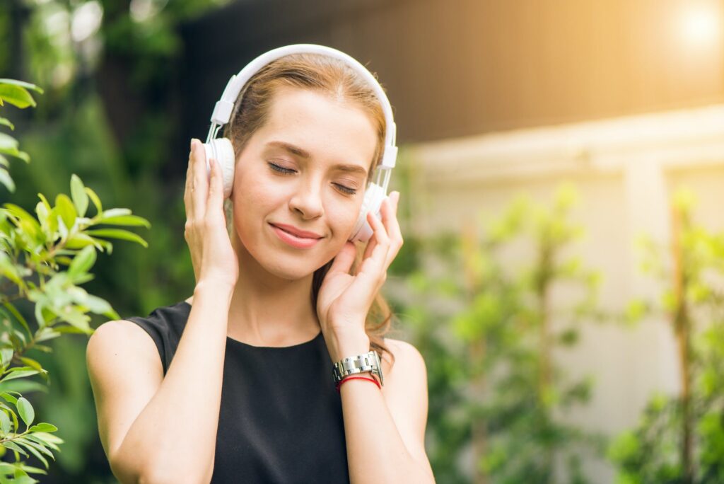 thư giãn bằng cách nghe tiếng Anh mỗi ngày | ELSA Speak