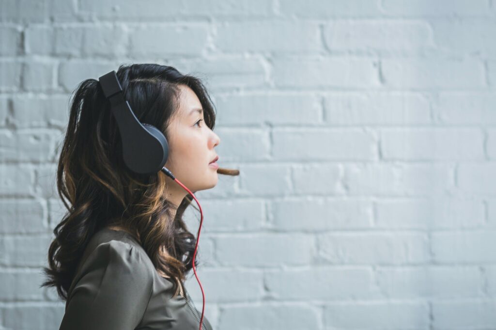 Đừng ngại khi phải nghe đi nghe lại một bài tiếng Anh nhiều lần | ELSA Speak