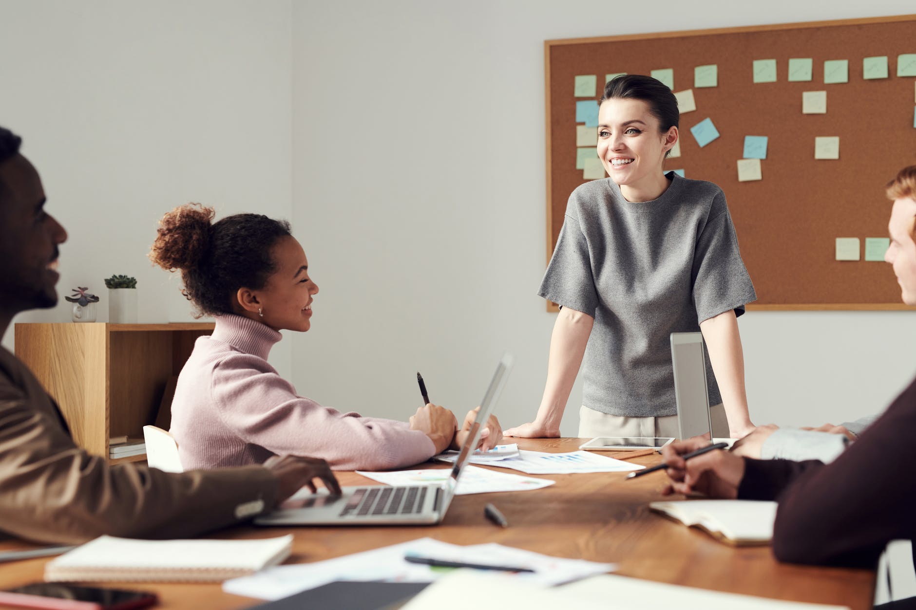 Commitment là gì? Tại sao duy trì Employee Commitment lại quan trọng với doanh nghiệp?