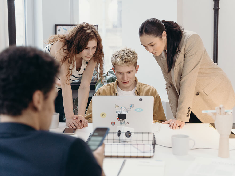Đào tạo tiếng Anh trong doanh nghiệp giúp nhân viên giao tiếp tự tin hơn với khách hàng quốc tế | ELSA Speak
