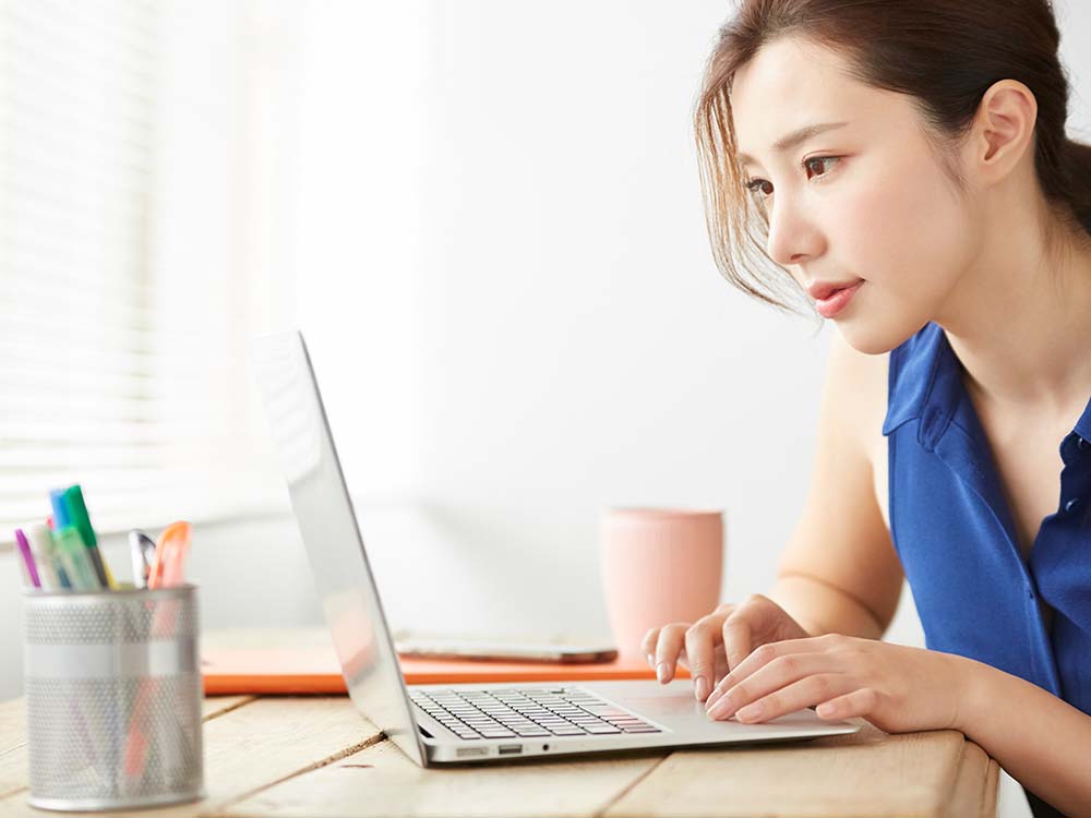 Kết thúc email tiếng Anh gồm: phần kết và phần chữ ký & ký têm
