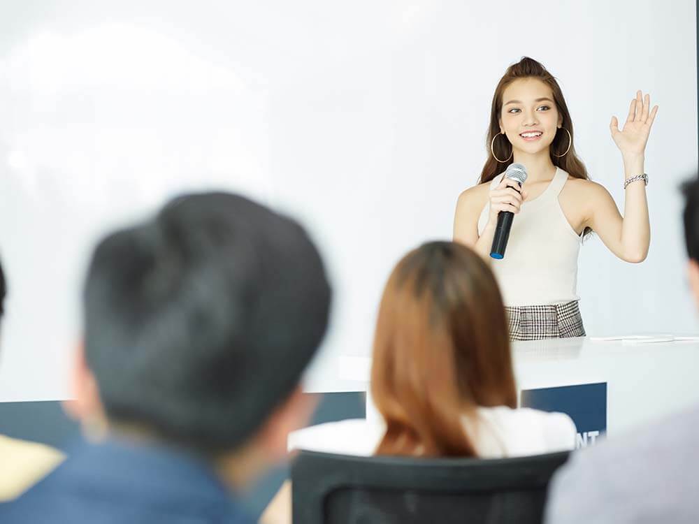 Cách vượt qua nỗi sợ thuyết trình tiếng Anh