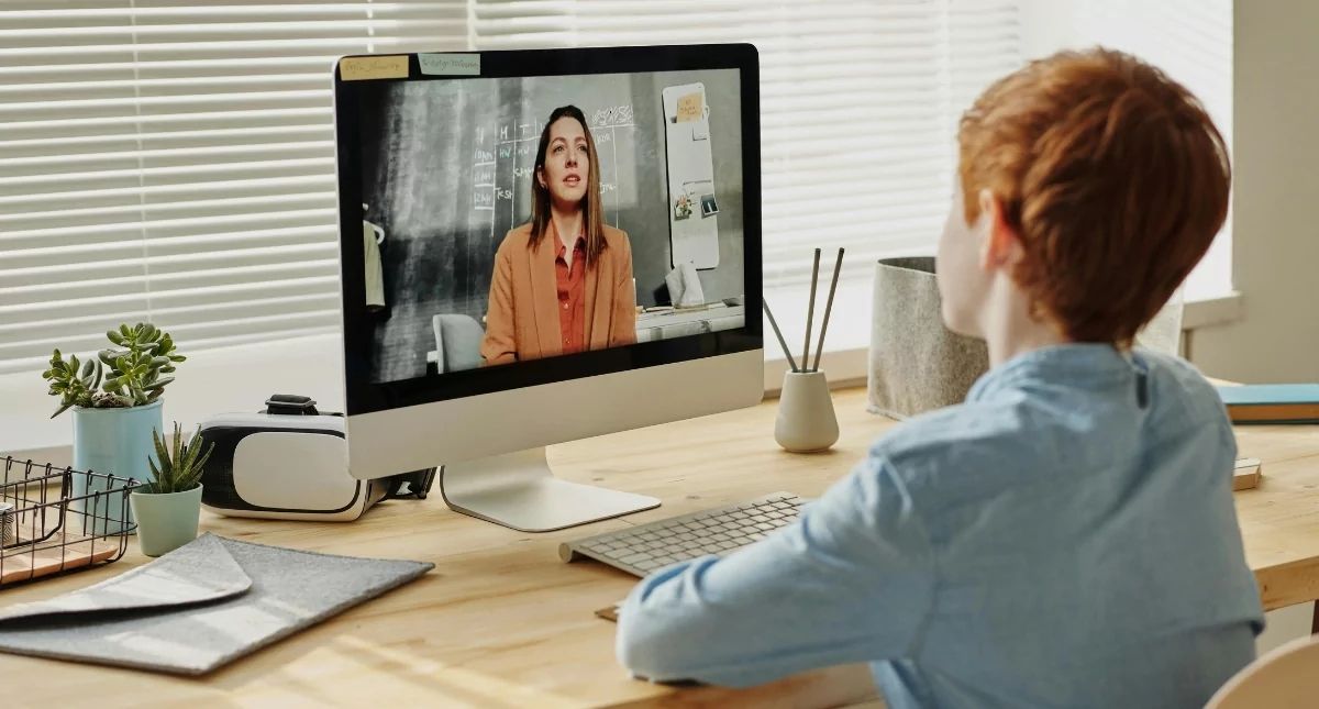 Học tiếng Anh online 1 kèm 1 cho người mất gốc cùng ELSA Speak