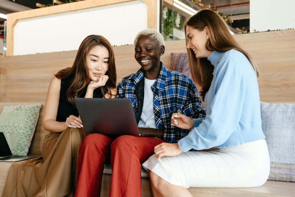 luyện nói tiếng anh lưu loát bằng cách học theo cụm từ | ELSA Speak