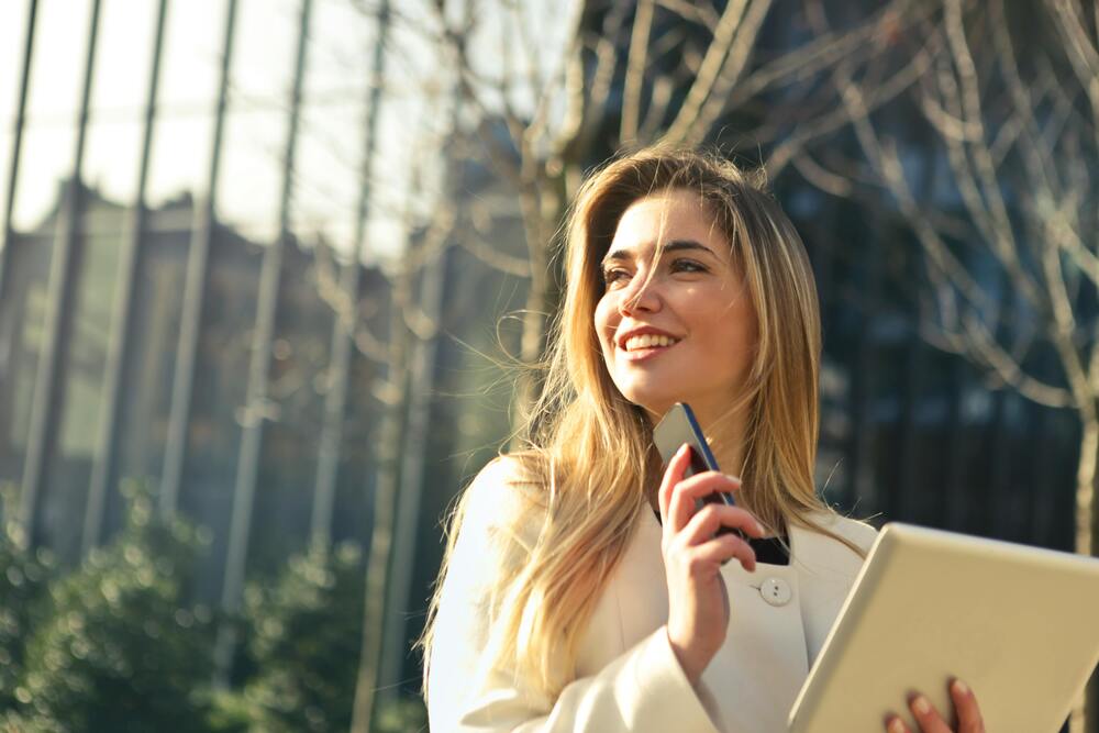 Mẫu câu luyện nói tiếng Anh tình huống qua điện thoại | ELSA Speak