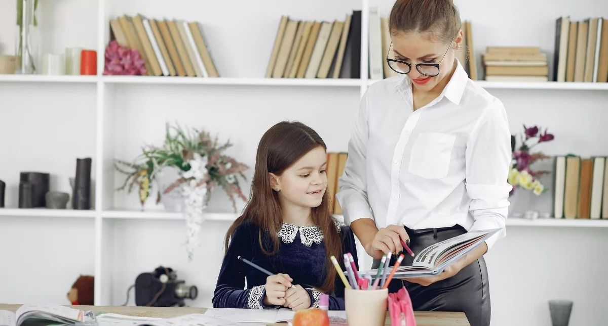 Liên từ trong tiếng Anh (Conjunction): Phân loại, cách dùng và bài tập có đáp án