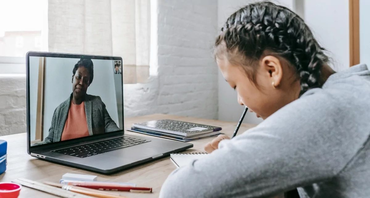 “Bật mí” phương pháp luyện nghe tiếng anh cực kì hiệu quả qua phim