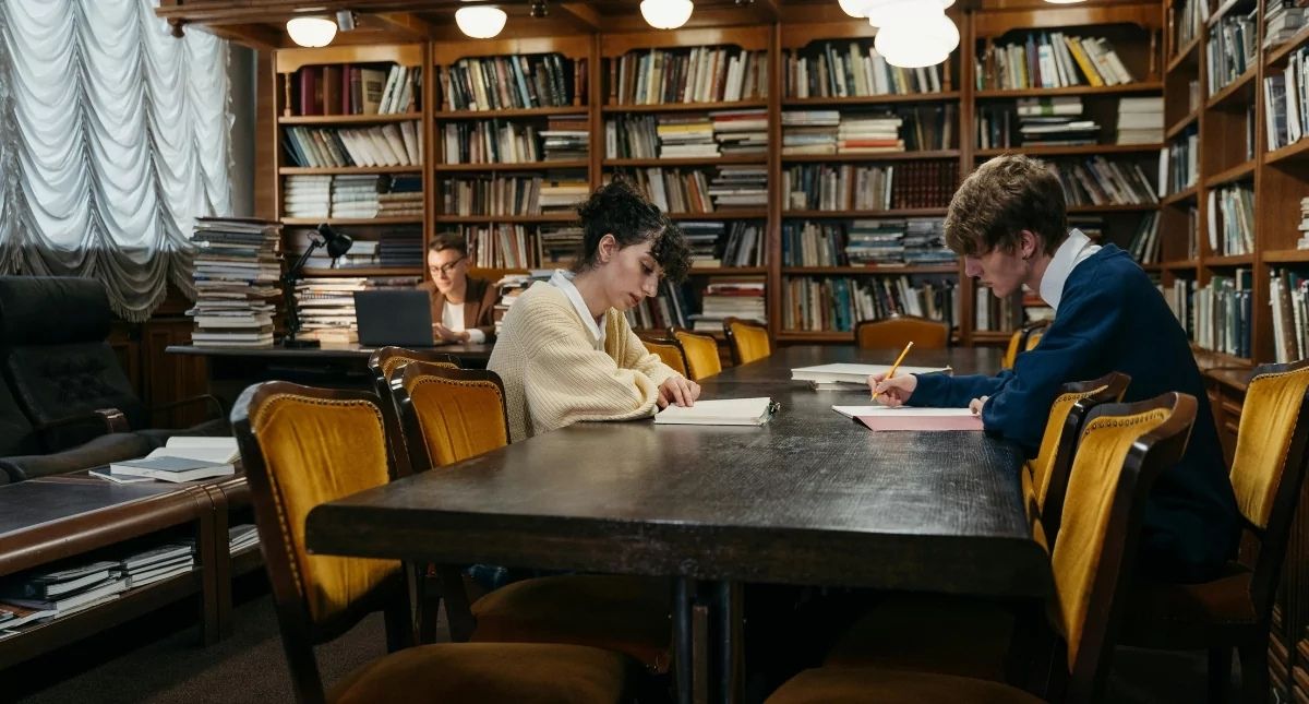 Tổng hợp các dạng bài tập câu tường thuật trong tiếng Anh [có đáp án chi tiết]